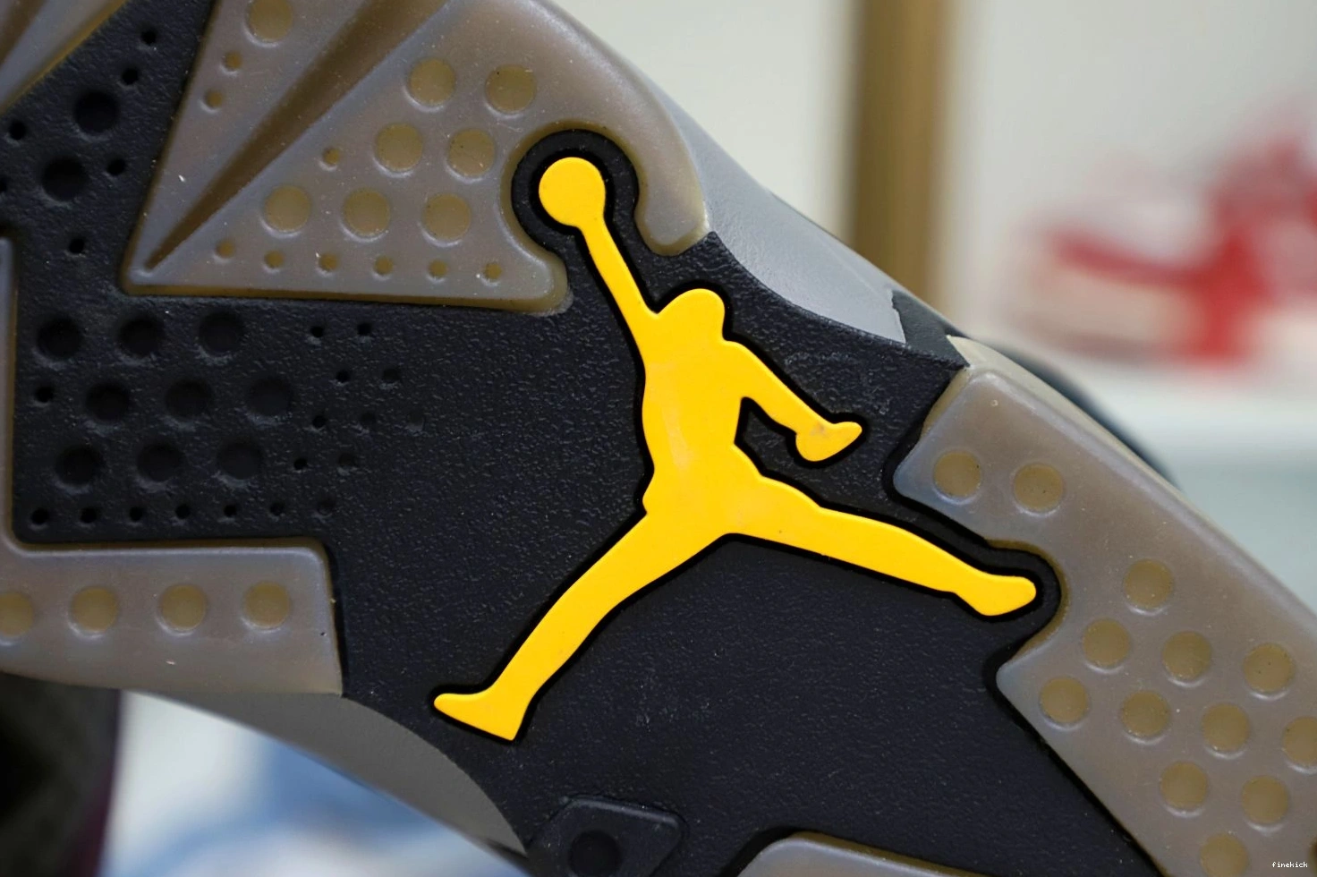 JORDAN AIR 6 RETRO BORDEAUX 0129